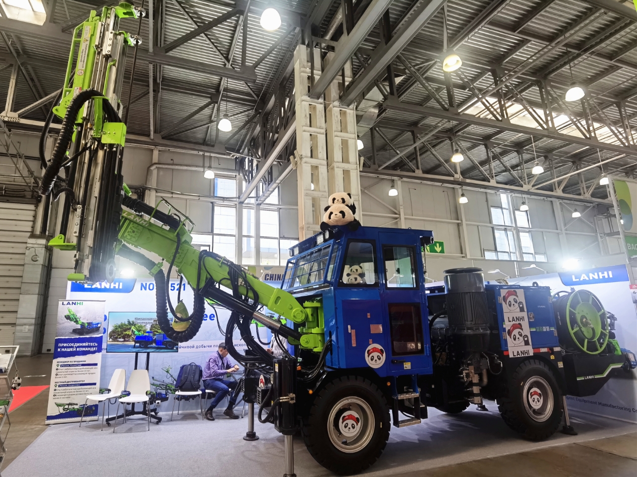 LANHI представила на выставке CTT EXPO 2025 свою специально разработанную подземную гидравлическую буровую установку CYTJ45 (RU)